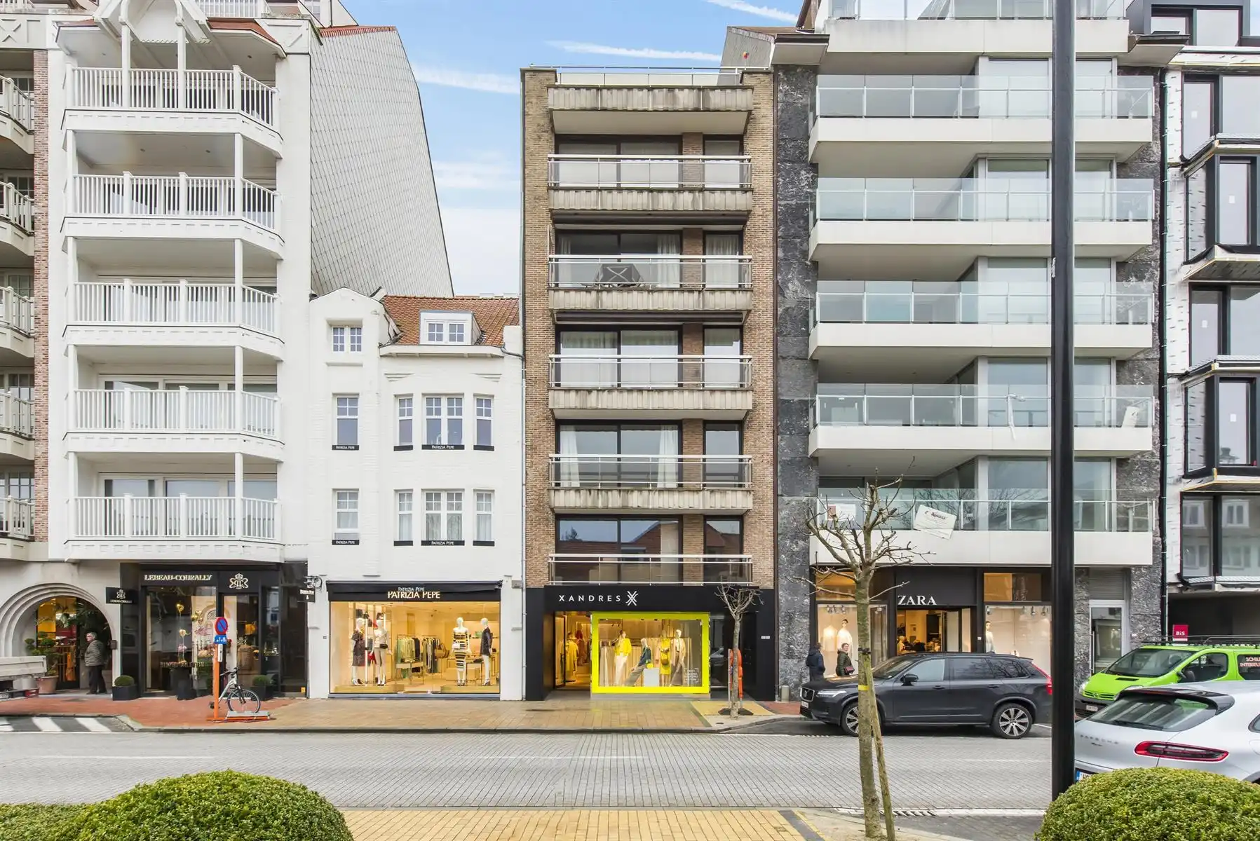 Interessant renovatie project : Drie-slaapkamer appartement op de Kustlaan nabij de minigolf foto {{pictureIndex}}