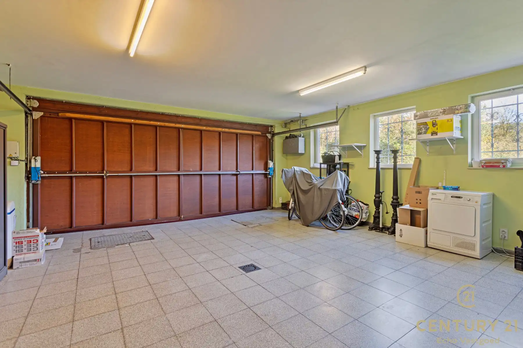 Ruime, gerenoveerde villa met fraaie tuin op ca 2420m² foto 28