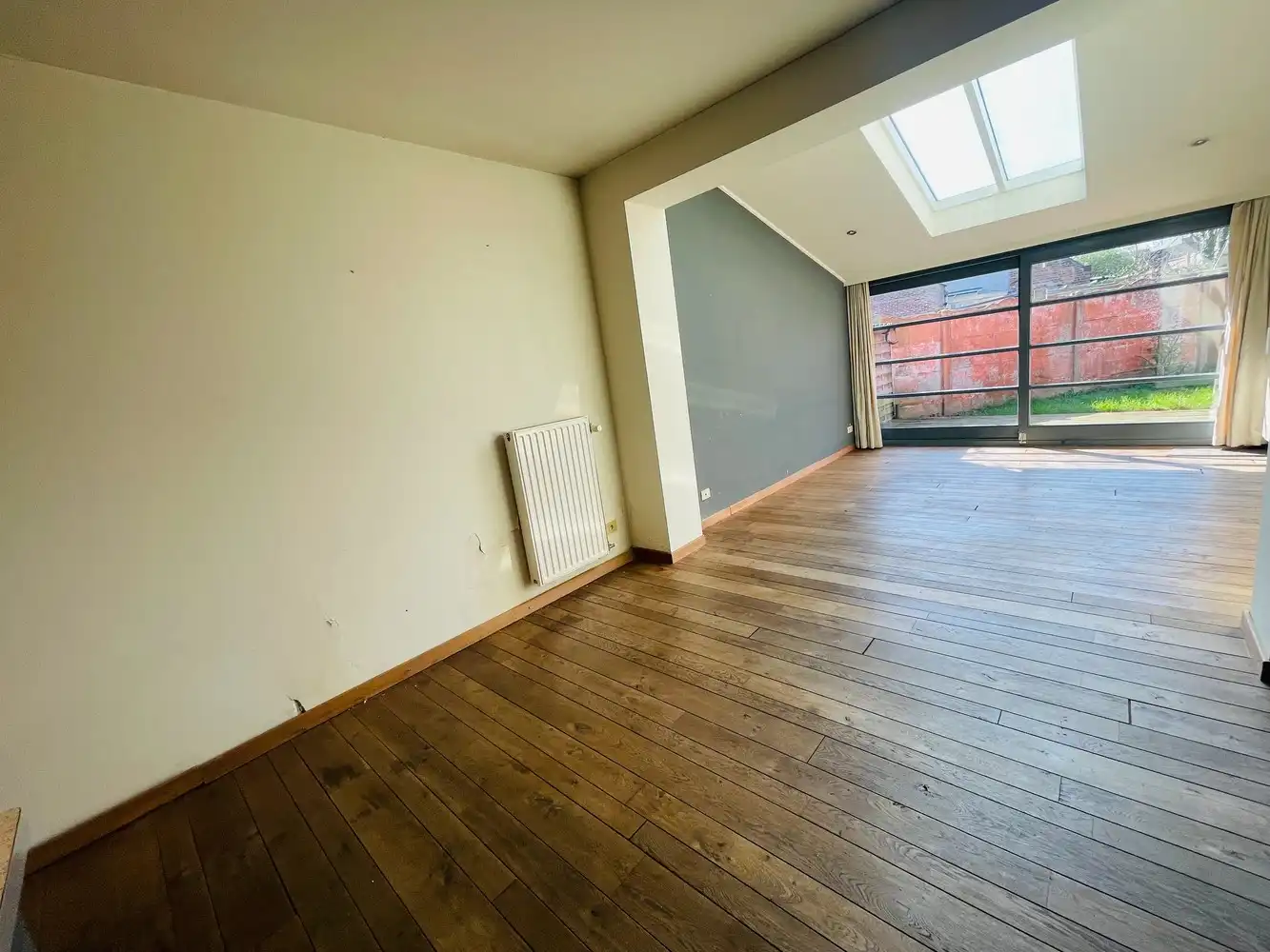 Assebroek, leuk ENERGIEZUINIG gezellig &nbsp;instapklaar woonhuis met 3 SLAAPKAMERS en tuintje foto 2