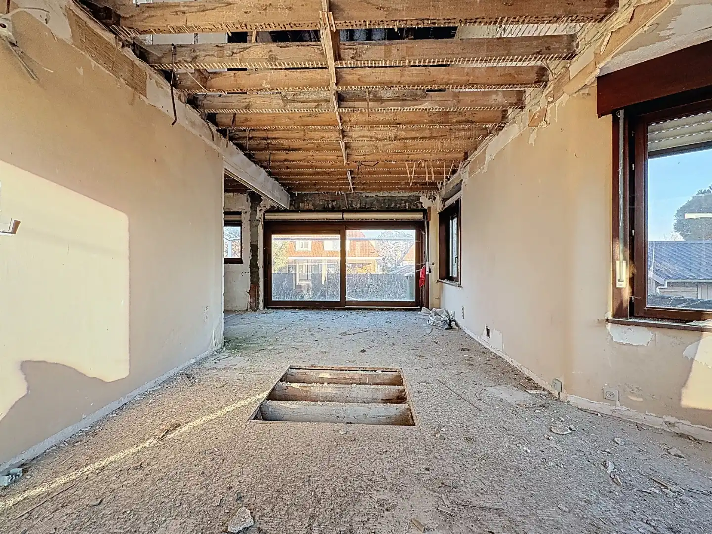 Te renoveren woning met veel potentieel en topligging! foto 3