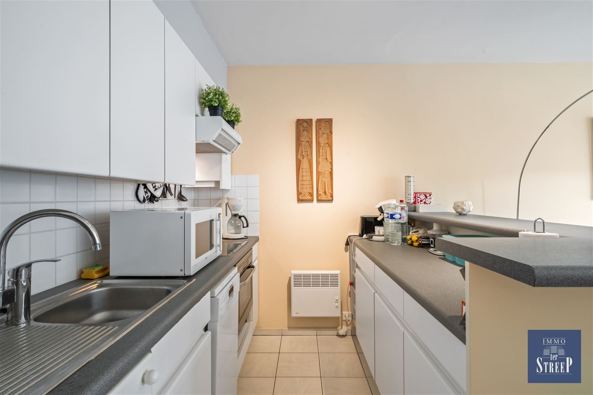 Studio met prachtig zijdelings zeezicht foto 9