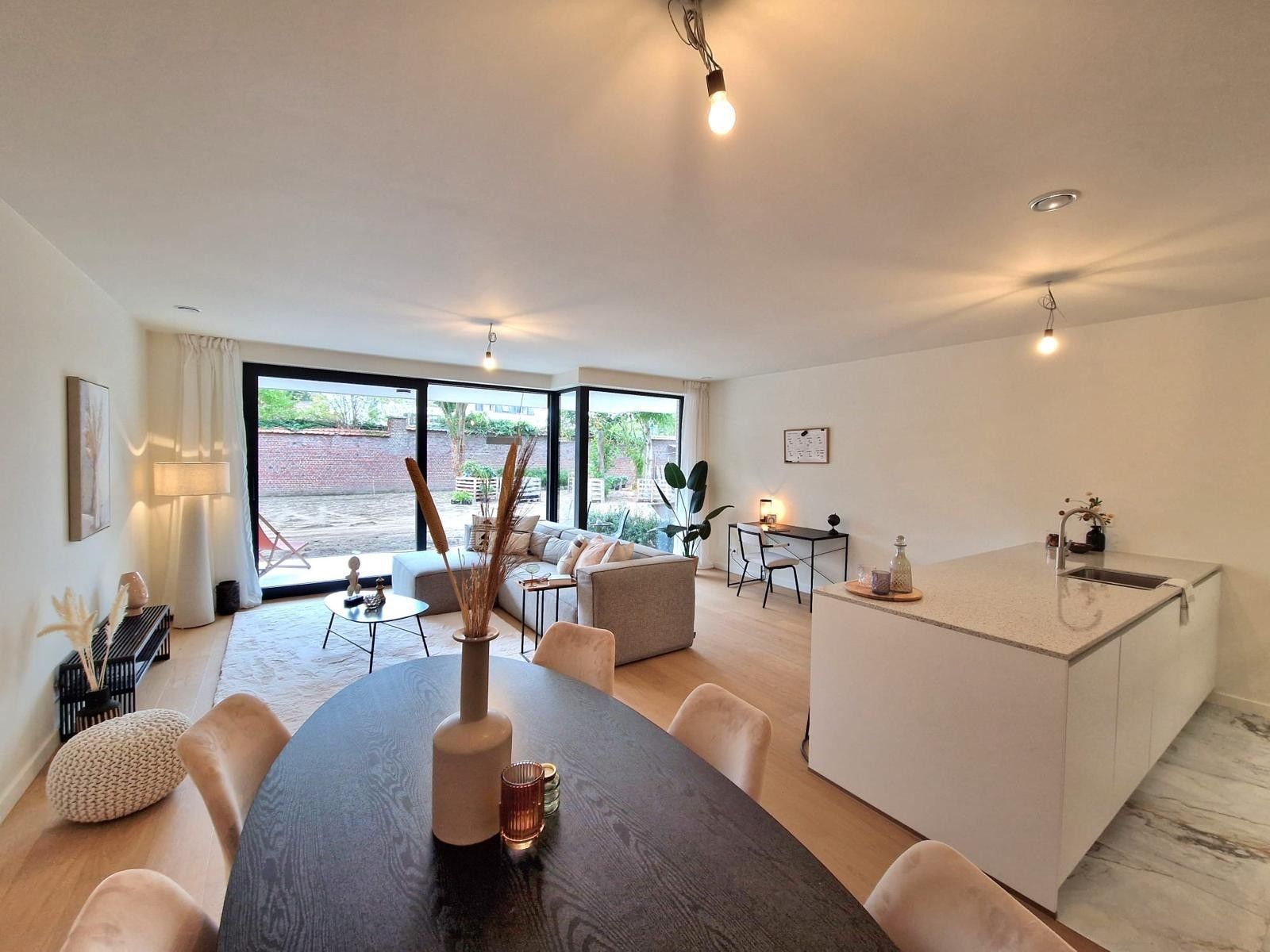 Volledig afgewerkt modelappartement! foto 5