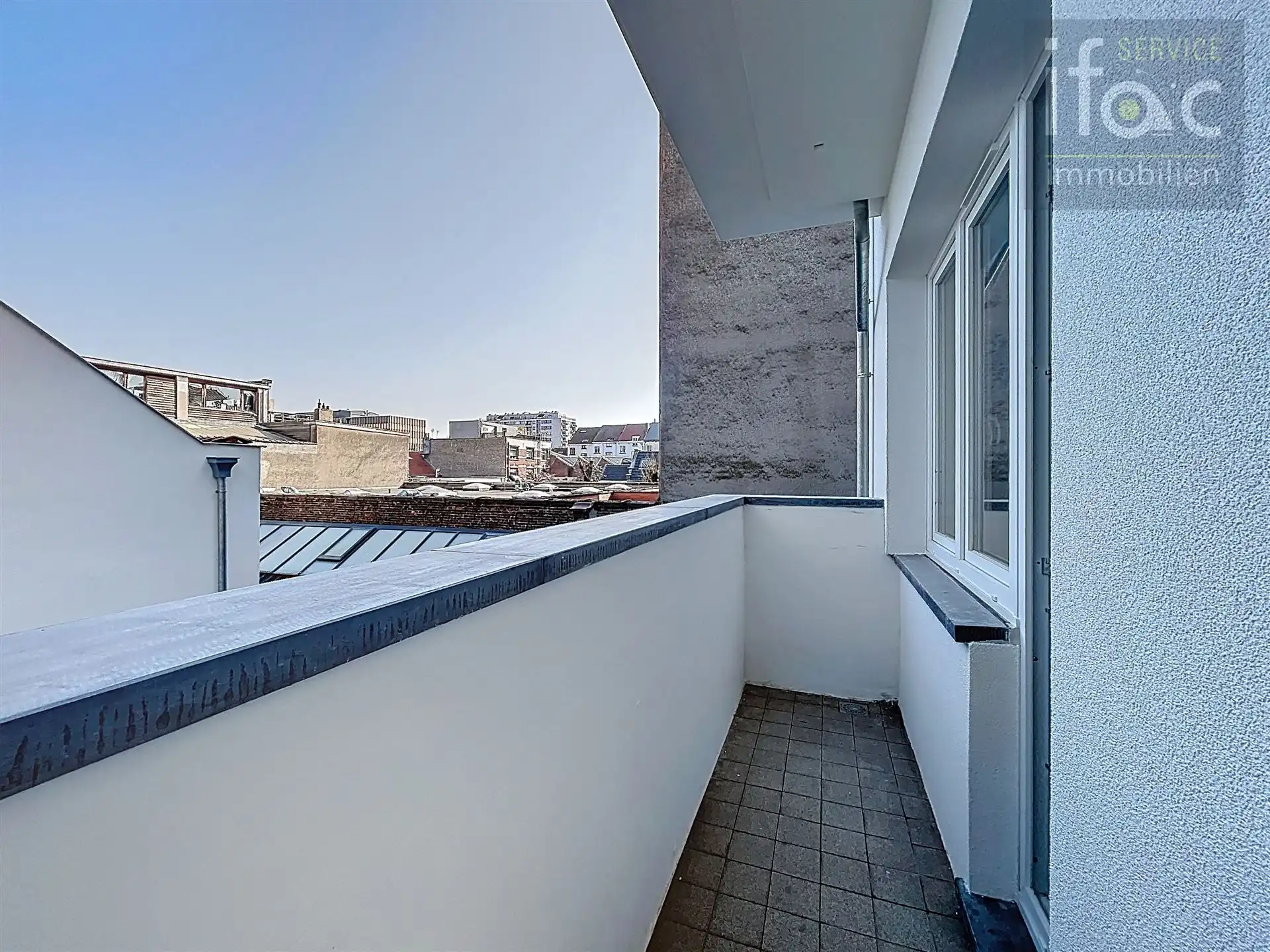 Ruim appartement van (110m²) met terras  foto 11