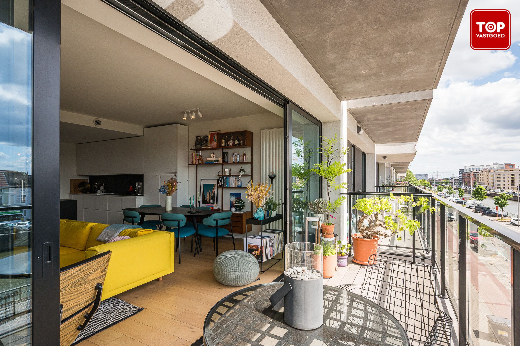 Modern en energiezuinig appartement met zicht op het water en zicht op de binnentuin foto 13