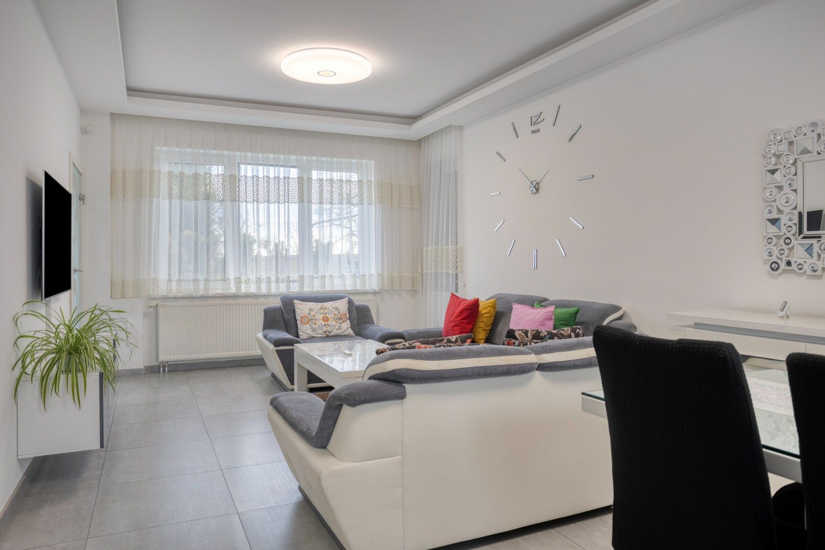 Rustig gelegen, vernieuwde woning met 4 slaapkamers en grote tuin foto 5