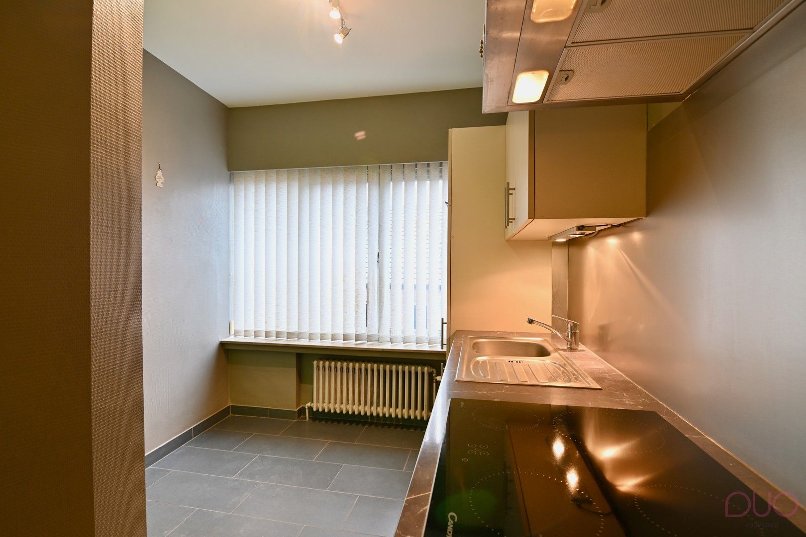 Instapklaar appartement met terras in hartje Sint-Truiden foto 4