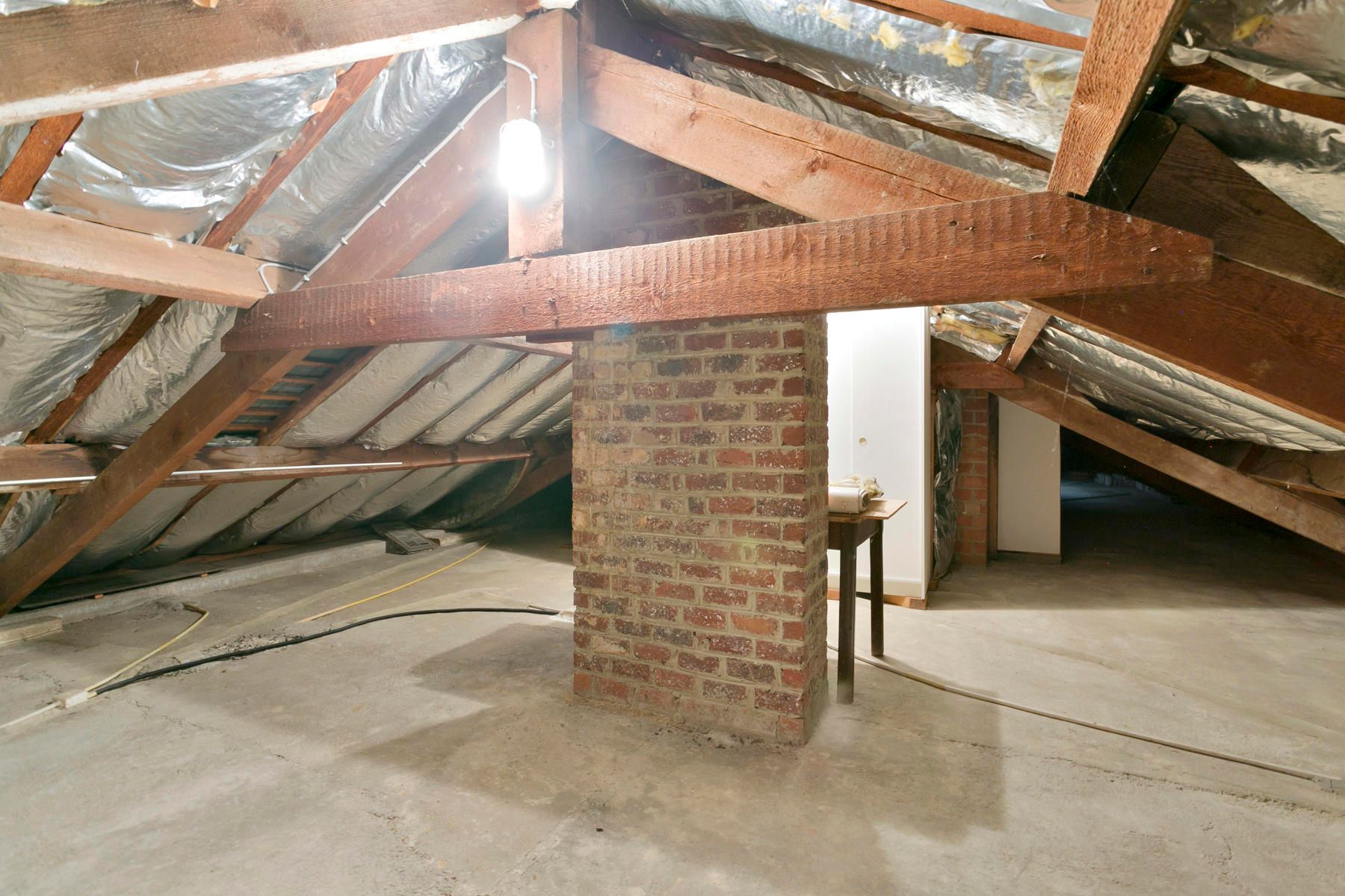 Bungalow met 2 garages, tuin en 3 slaapkamers! foto 22