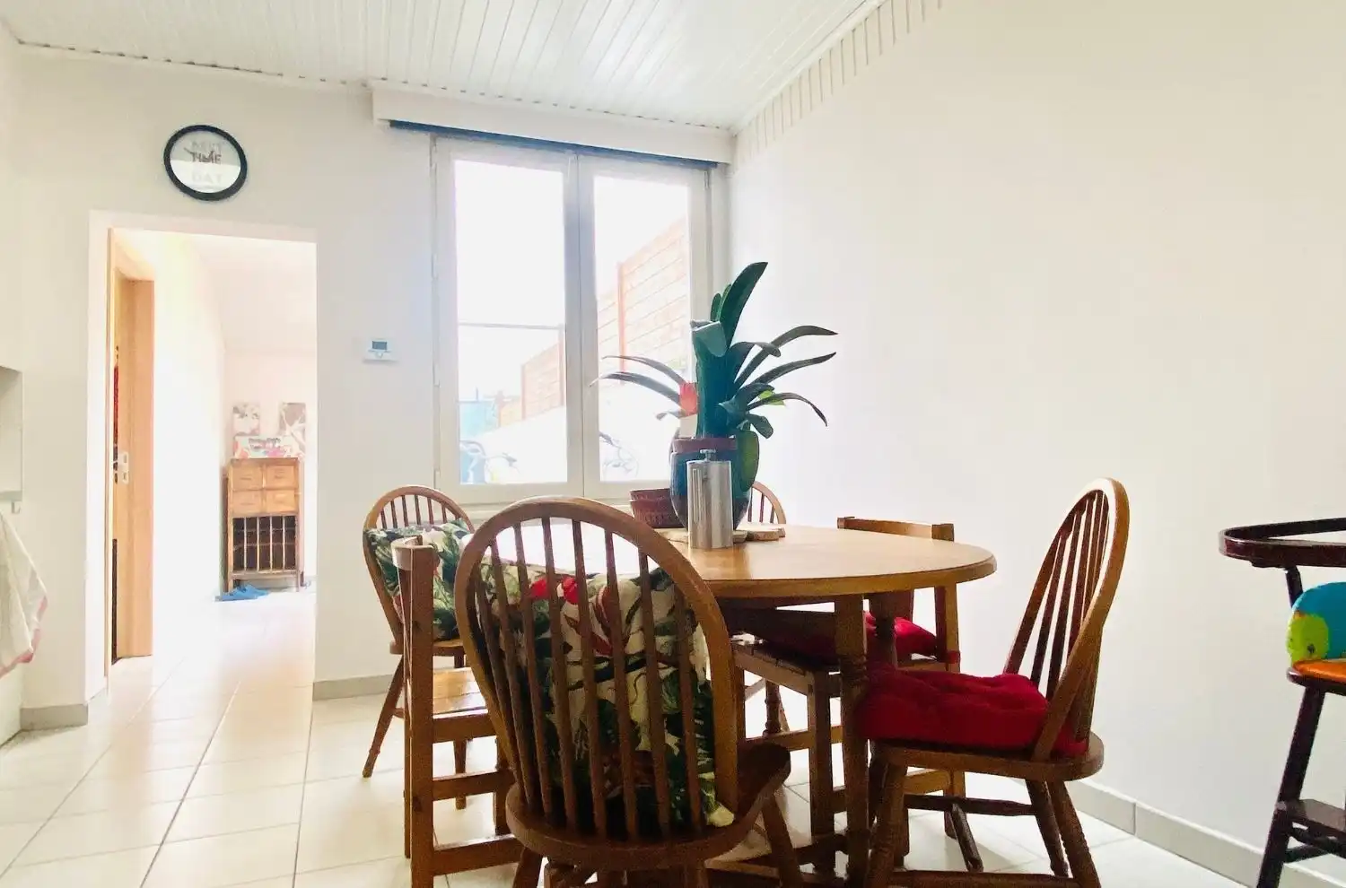 Huis met 2 slaapkamers, achteruitweg en tuin. foto 3