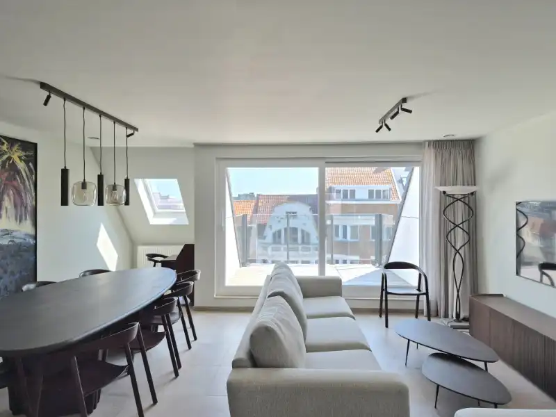 Luxe penthouse met grote terrassen in het centrum van Koksijde te koop foto {{pictureIndex}}