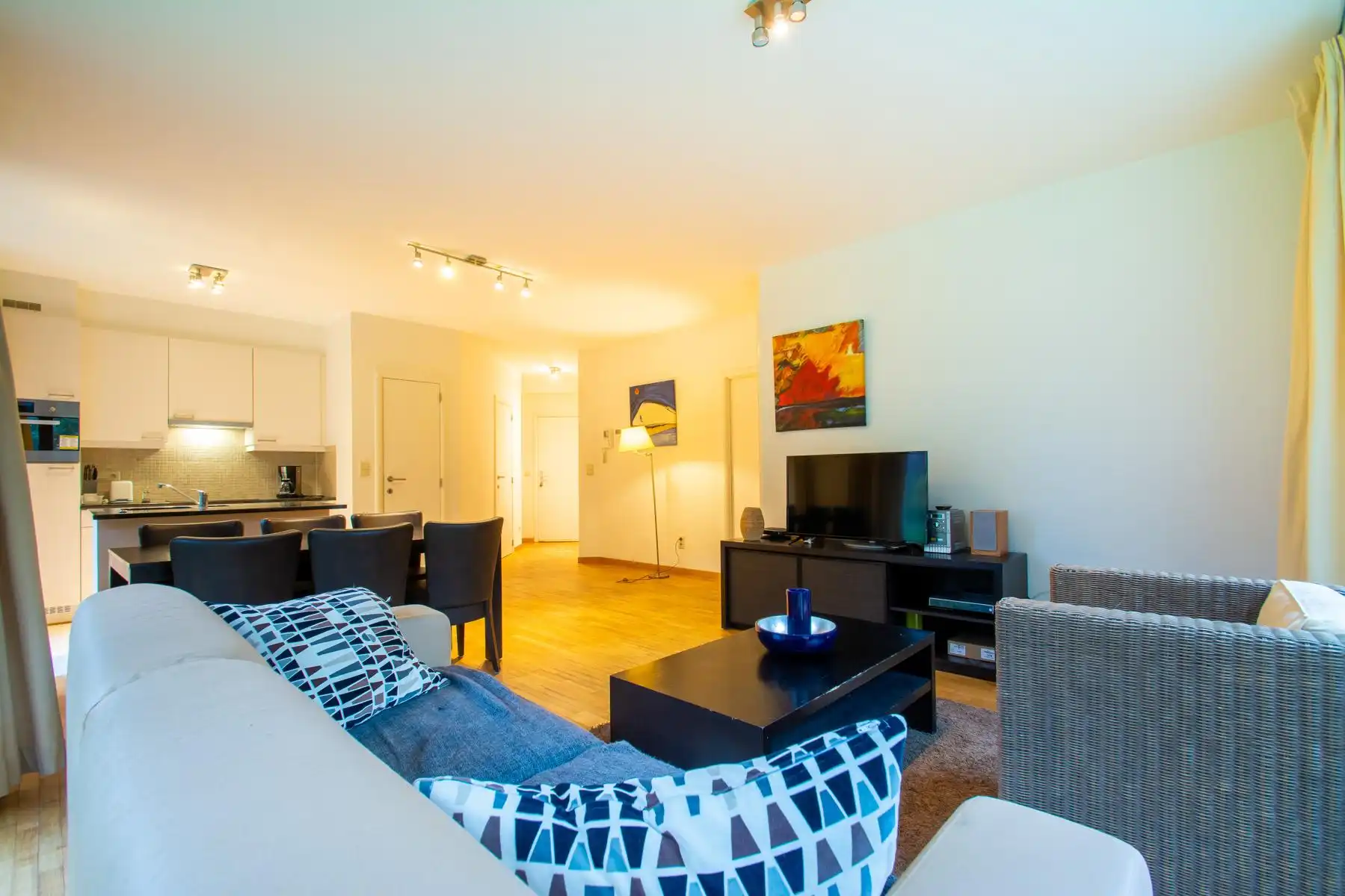 Prachtig gemeubeld app. 1 Kamer + gemeenschappelijke TUIN!!! foto 5