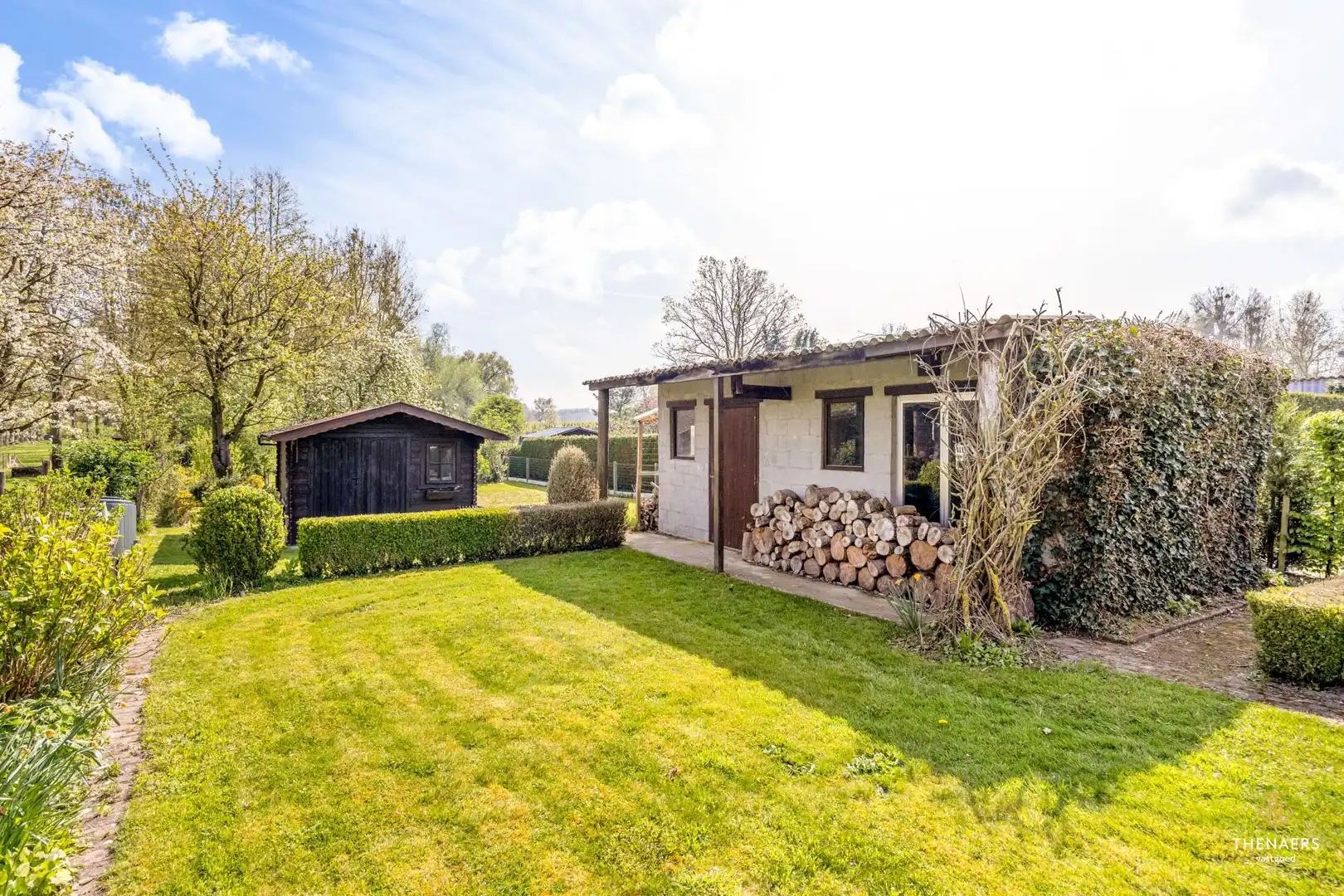 Ruime halfopen woning met 3 slaapkamers en prachtige tuin. foto 21