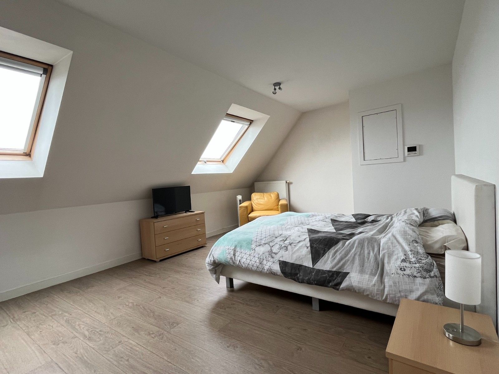 Ruim, zeer centraal  duplexappartement met 3 kamers foto 8