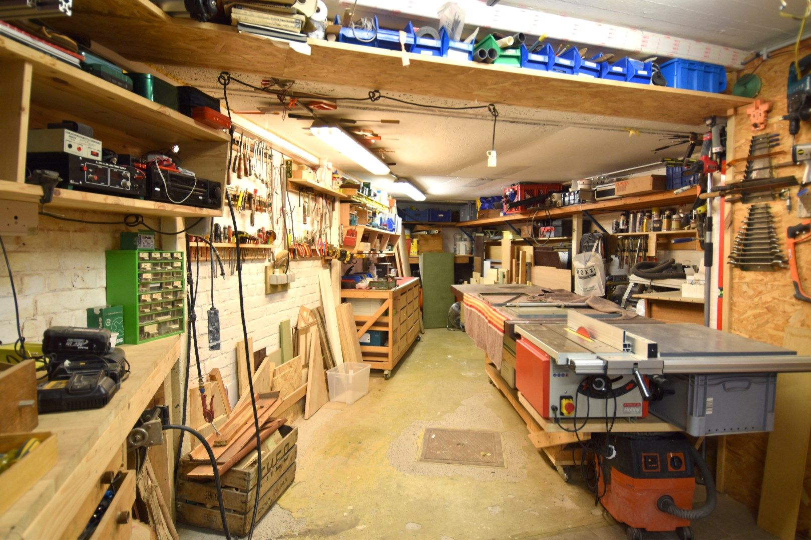 Karaktervolle burgerwoning met 2 slaapkamers, garage/werkplaats en zonneterras in hartje Kortrijk te koop foto 21