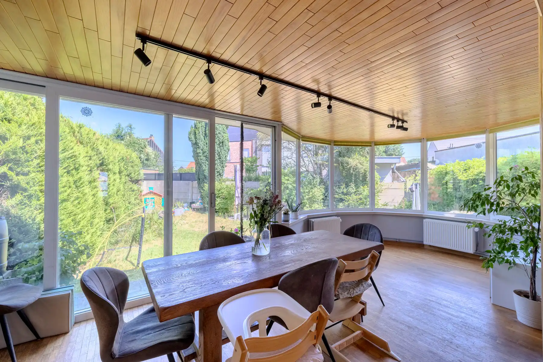 Ruime woning met 4 slpk, 2 bdk, garage en tuin!  foto 5
