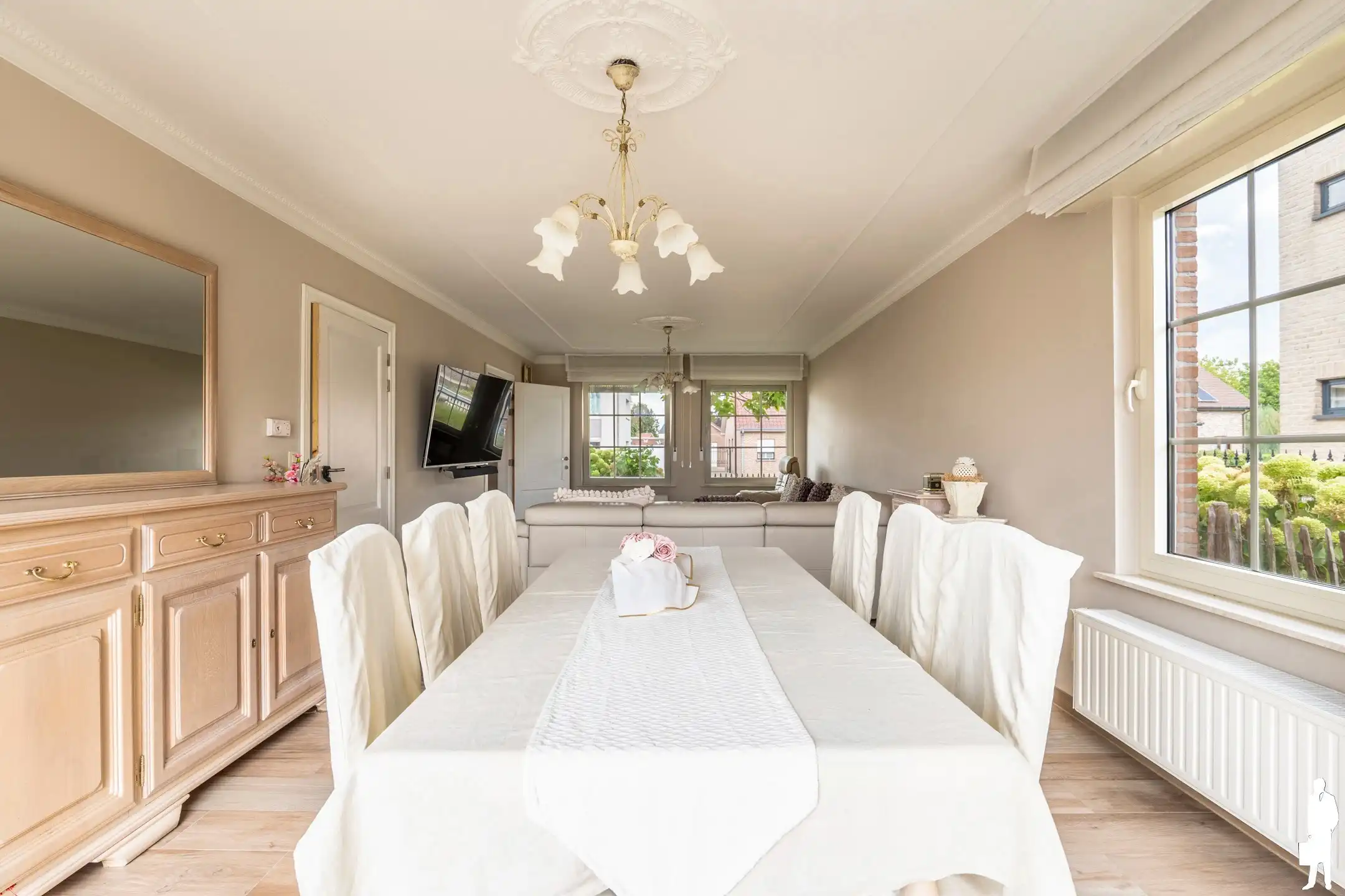 Ruime woning met 6 slpks. en grote kelder nabij Nederland foto 8