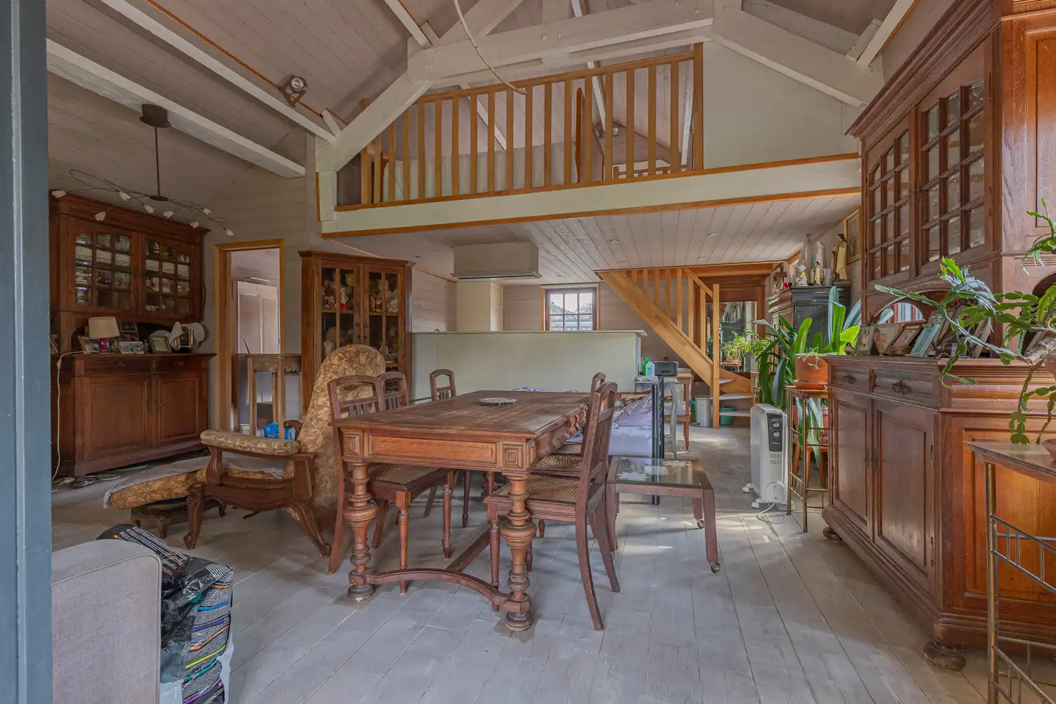 Knappe villa op 22a met bijgebouw foto 21