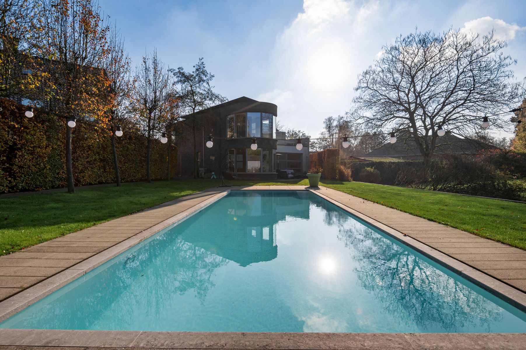 Moderne villa in een doodlopende straat vlakbij het centrum foto 28