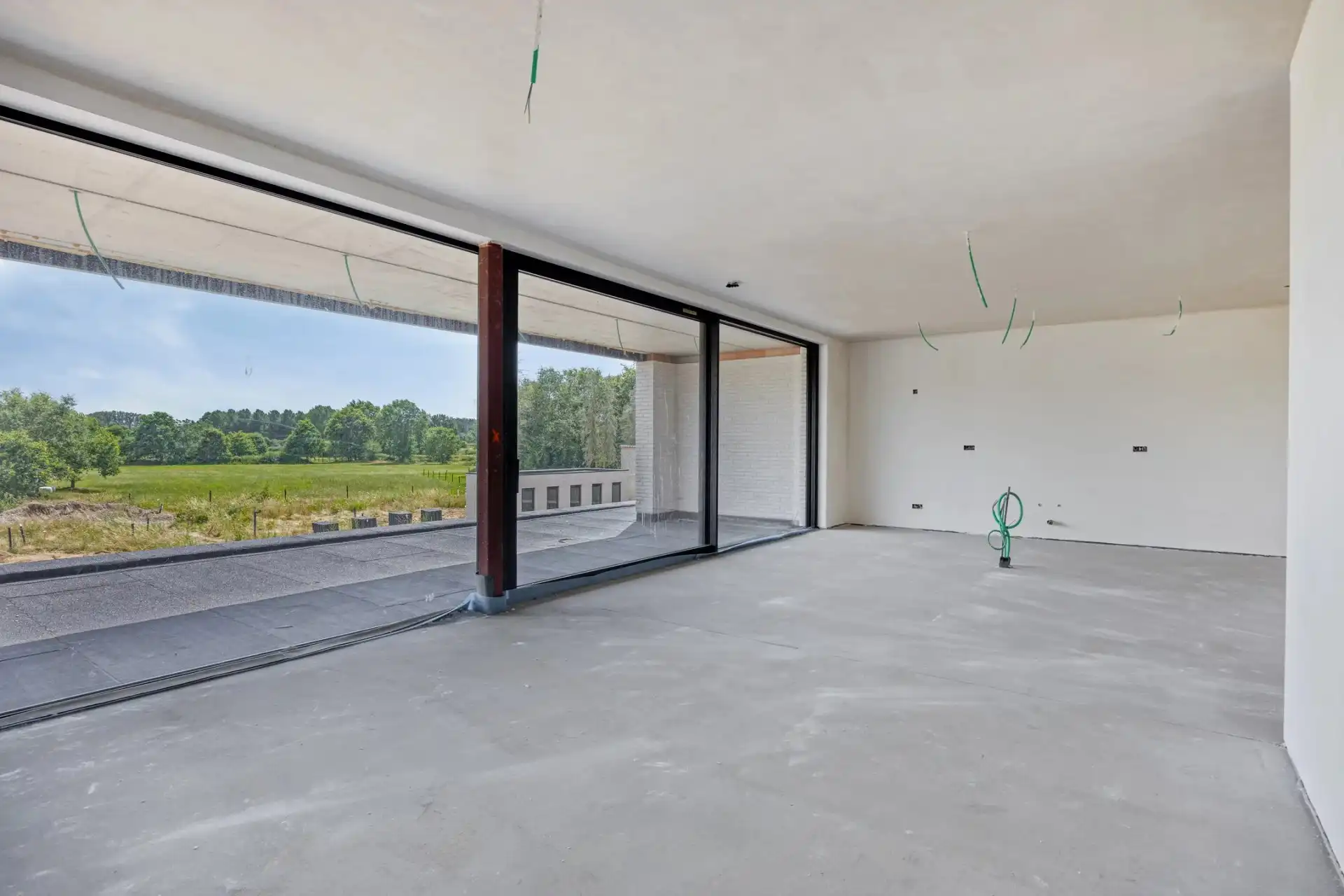 EXCLUSIEF PETNHOUSE VAN 112M² MET 2 SLPK’S EN RUIM TERRAS VAN 44M² IN LINKHOUT foto 4