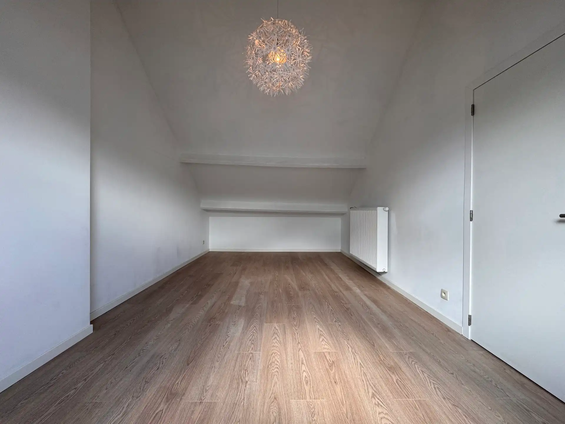 Gerenoveerde woning met drie slaapkamers en tuin foto 11