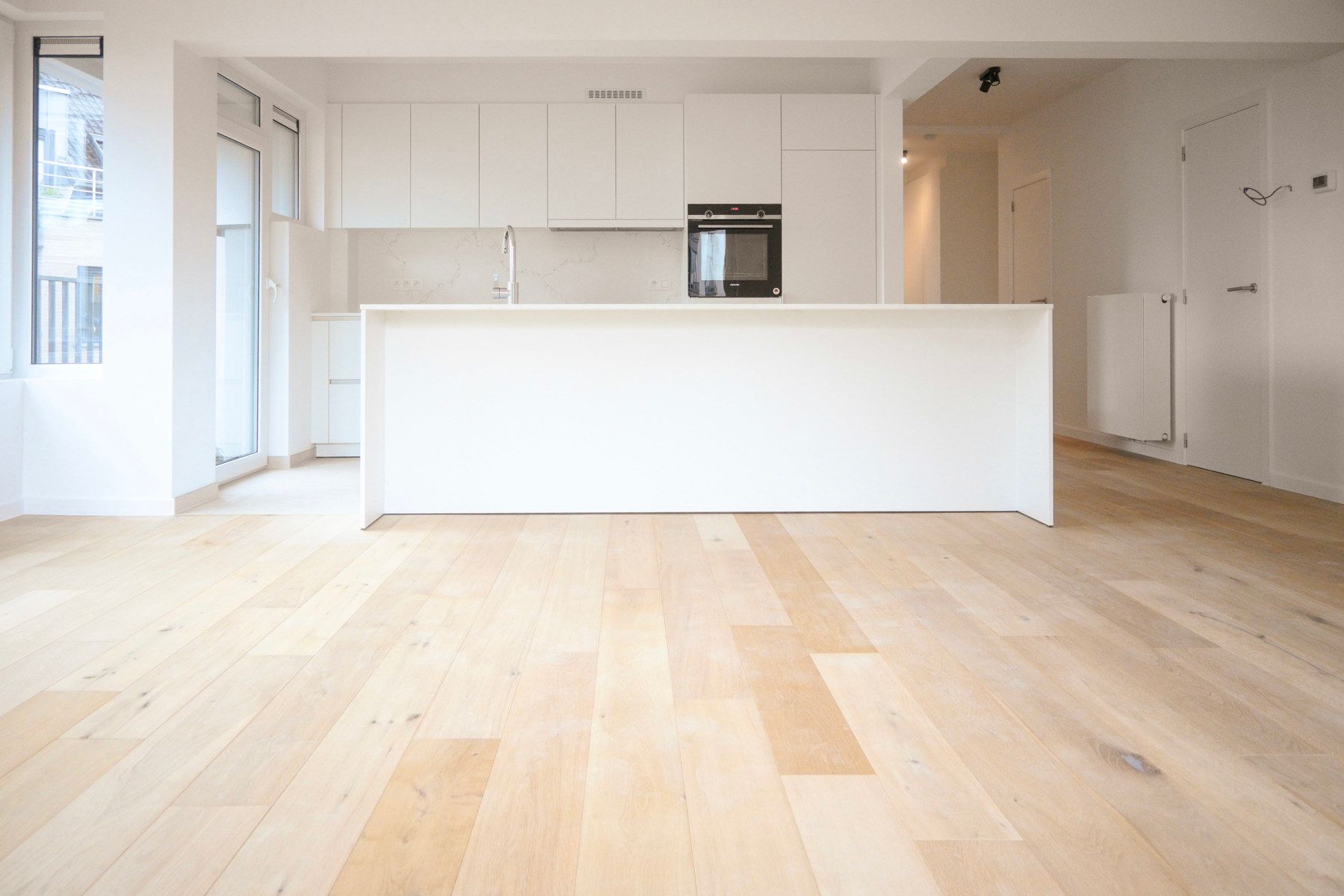 Prachtig gerenoveerd appartement aan de Markt in Gistel. foto 3