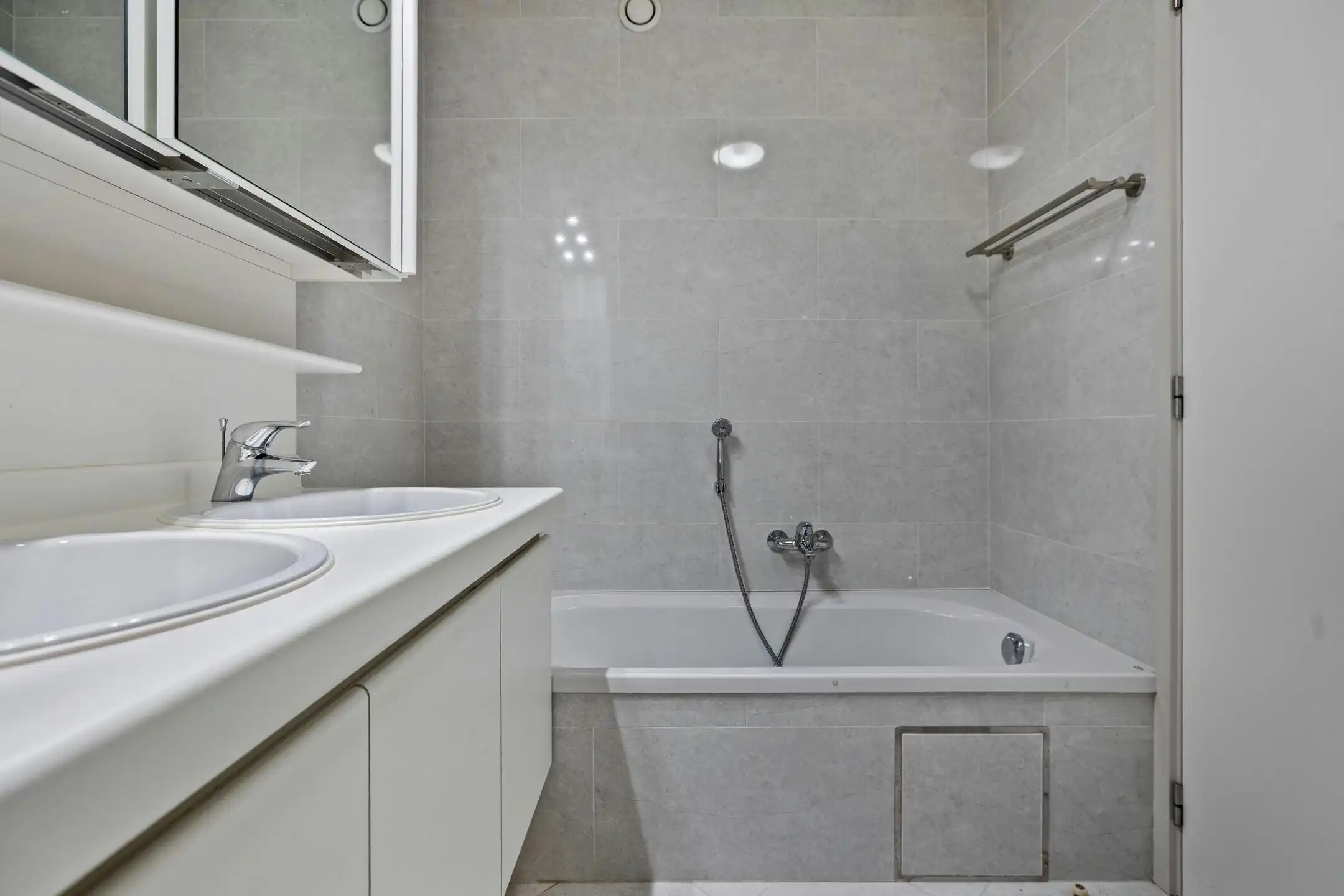 Appartement met 2 slaapkamers en zonnige tuin in Sint-Idesbald foto 9