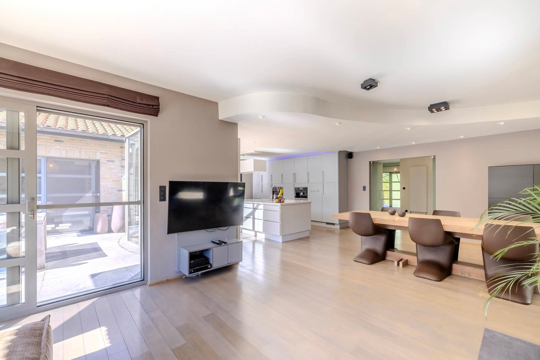 Laagbouwvilla met 3 slpk, 2 bdk, zwembad en poolhouse foto 9