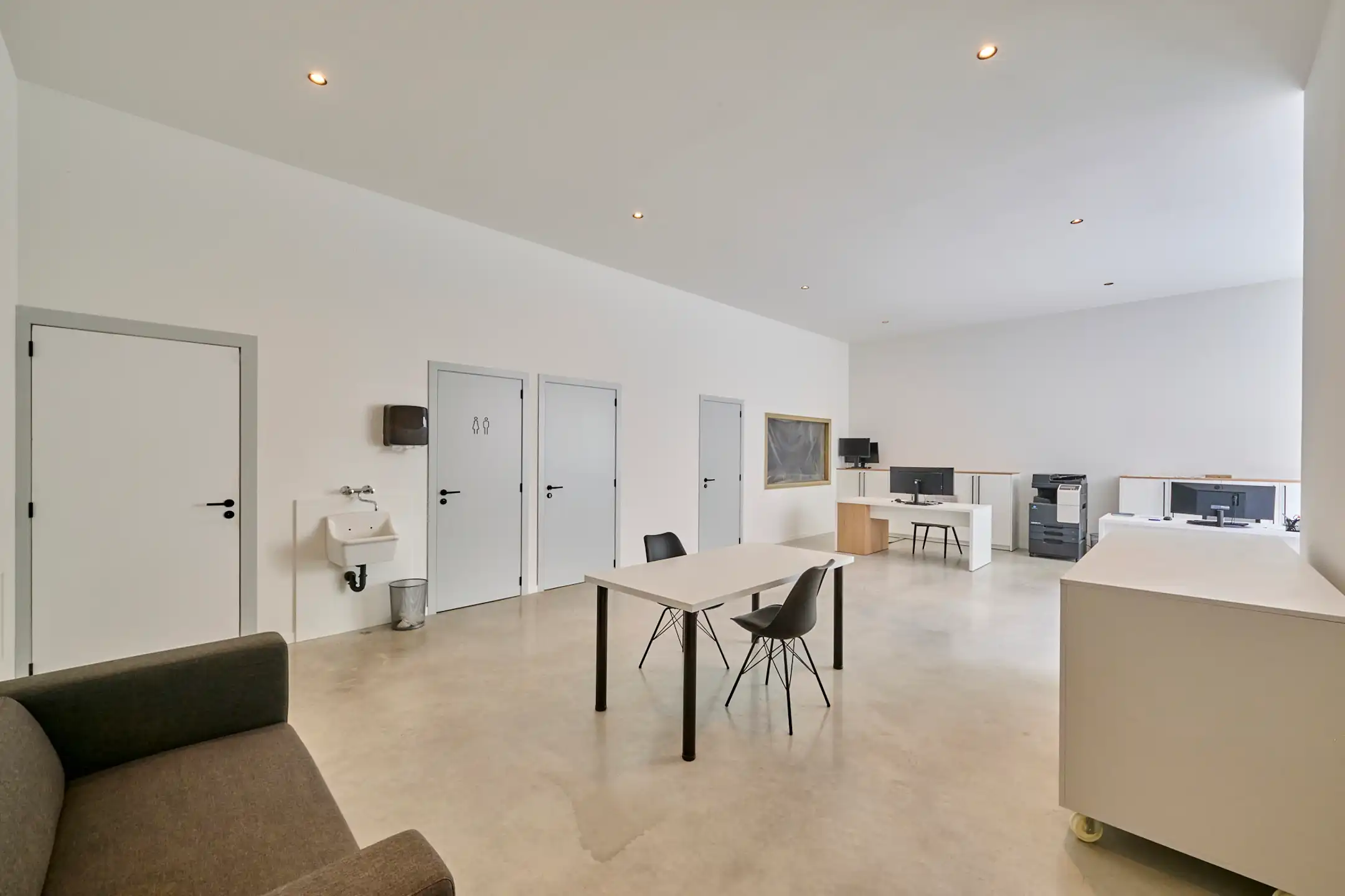 TE KOOP: KMO-UNIT MET KANTOOR/SHOWROOM TE BILZEN foto 9