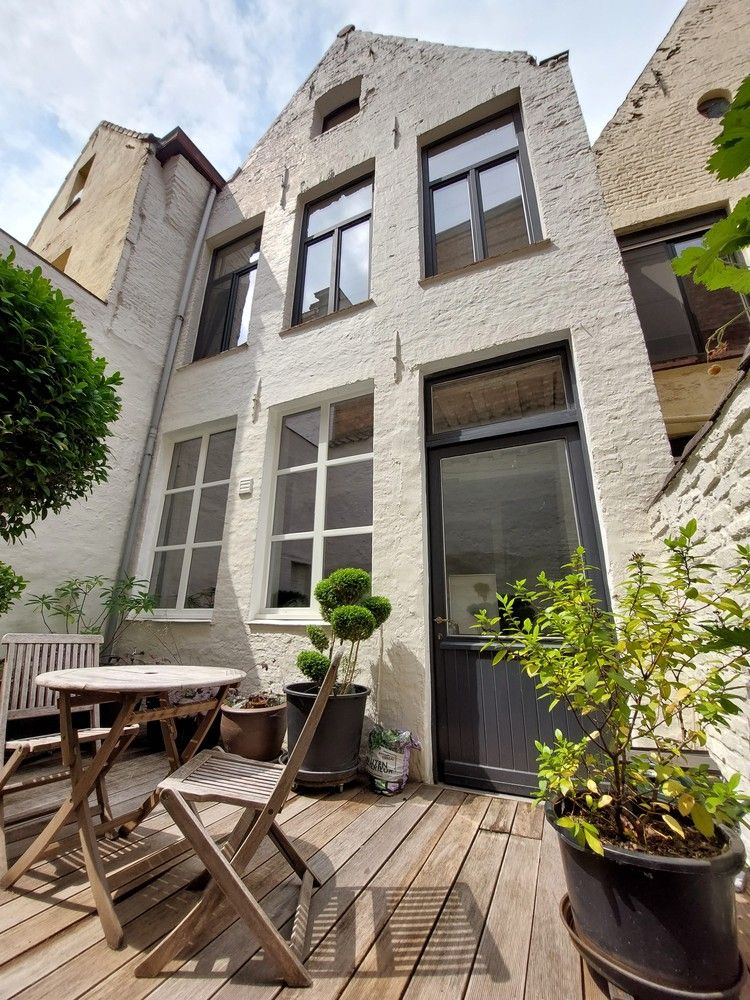 Brugge centrum ,op wandelafstand van de Markt en Lange Rei, RECENT GERENOVEERD PRACHTIG 18 é EEUWS BRUGS HUIS met zonnige stadspatio, 3 slaapkamers. foto 9