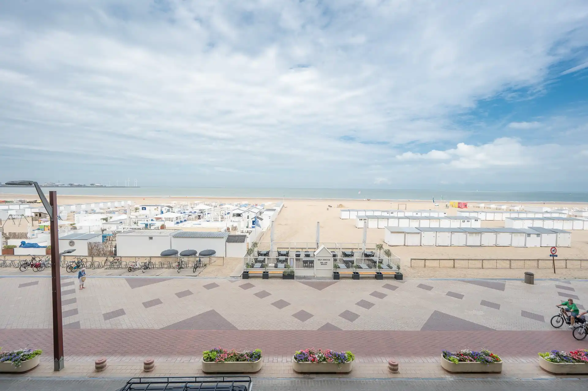 Ruim en lichtrijk appartement met frontaal zeezicht in Duinbergen foto 8