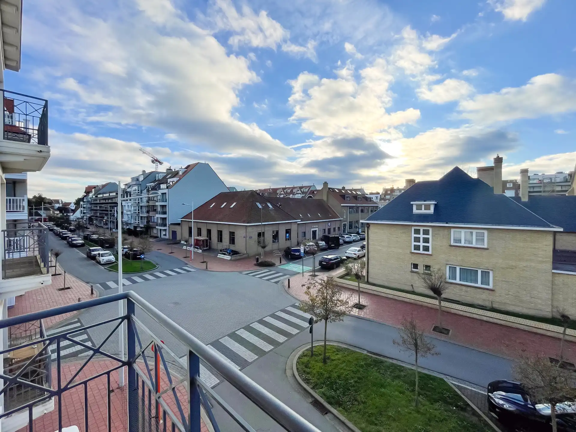 Zonnig appartement met open uitzicht op de Heilig Hartkerk foto 3