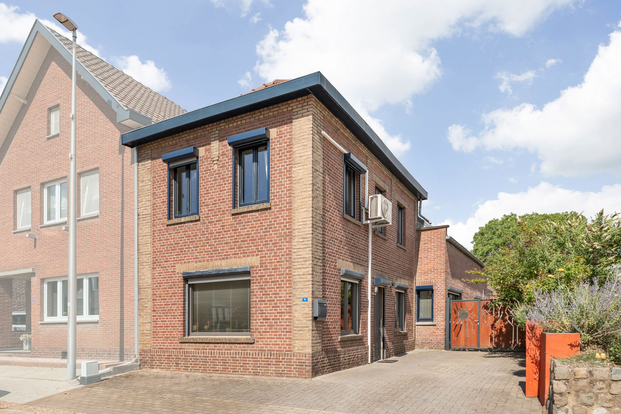 Verrassend ruime woning op 11a10ca te Kesselt foto {{pictureIndex}}