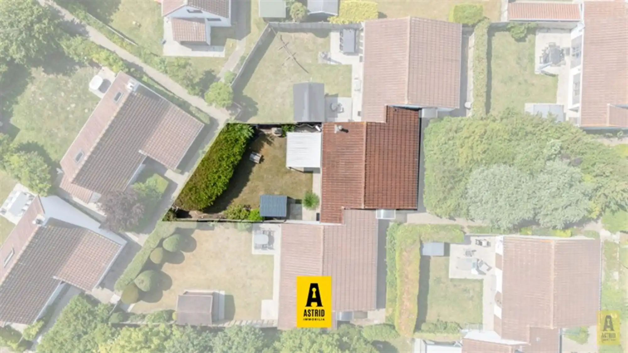 Schitterende vakantiewoning met parking en zonnige tuin! foto 3