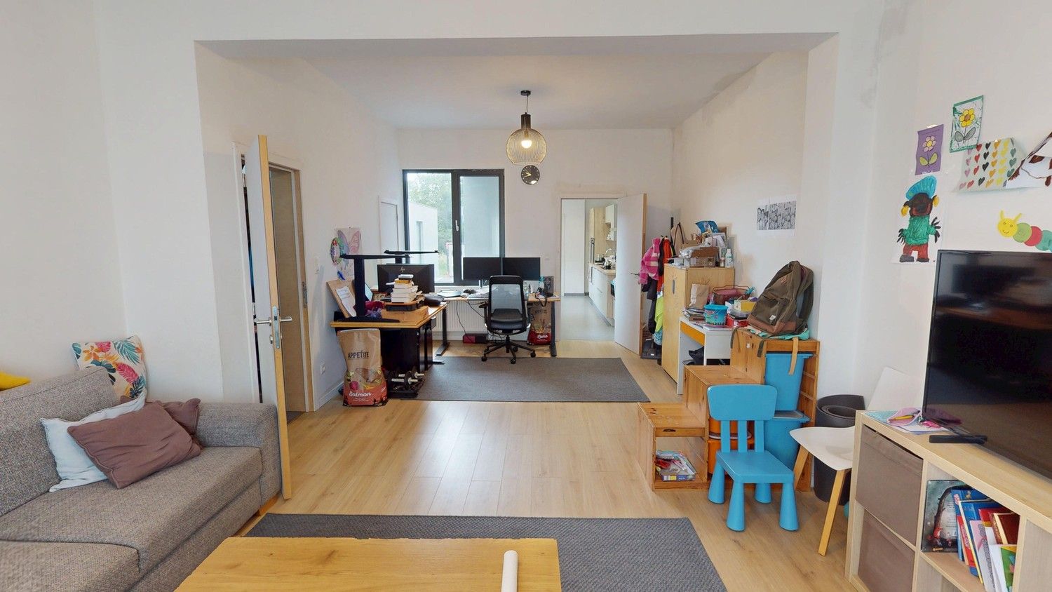 Gerenoveerde halfopen woning met 3 slaapkamers in het hart van Eke! foto 3