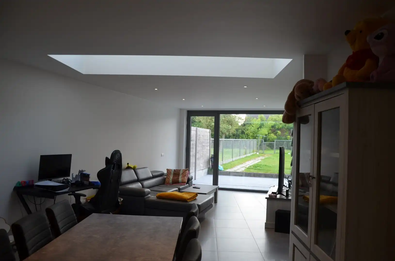 Volledig gerenoveerde, energiezuinige en instapklare rijwoning met garage, tuin en zonnepanelen in Roeselare foto 3