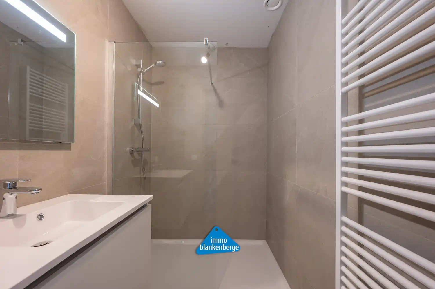 Uniek 2 slaapkamerappartement in Residentie Pier foto 15