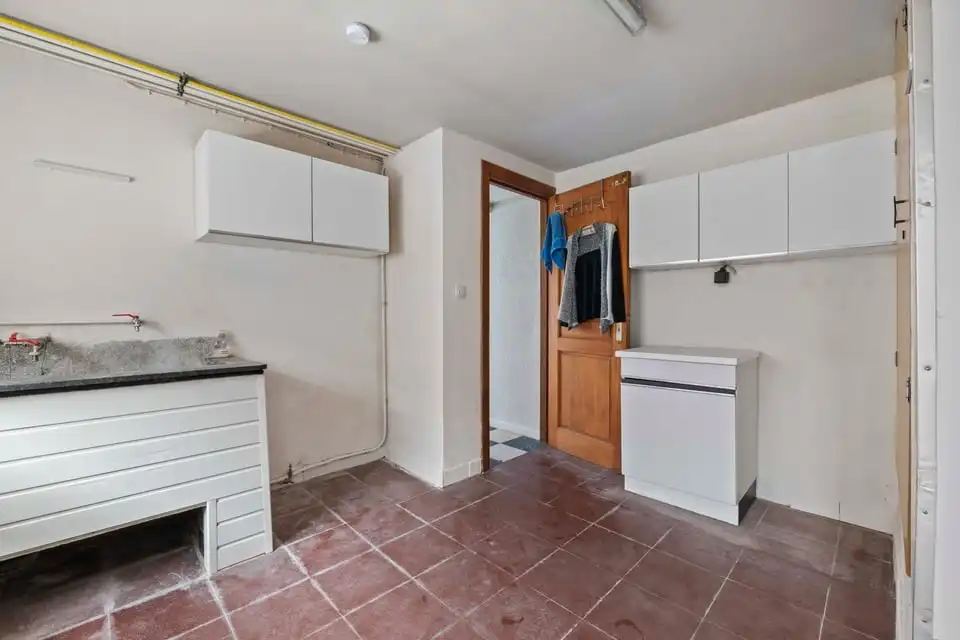 HALFOPEN BEBOUWING MET GARAGE EN GROTE TUIN IN TONGEREN foto 12