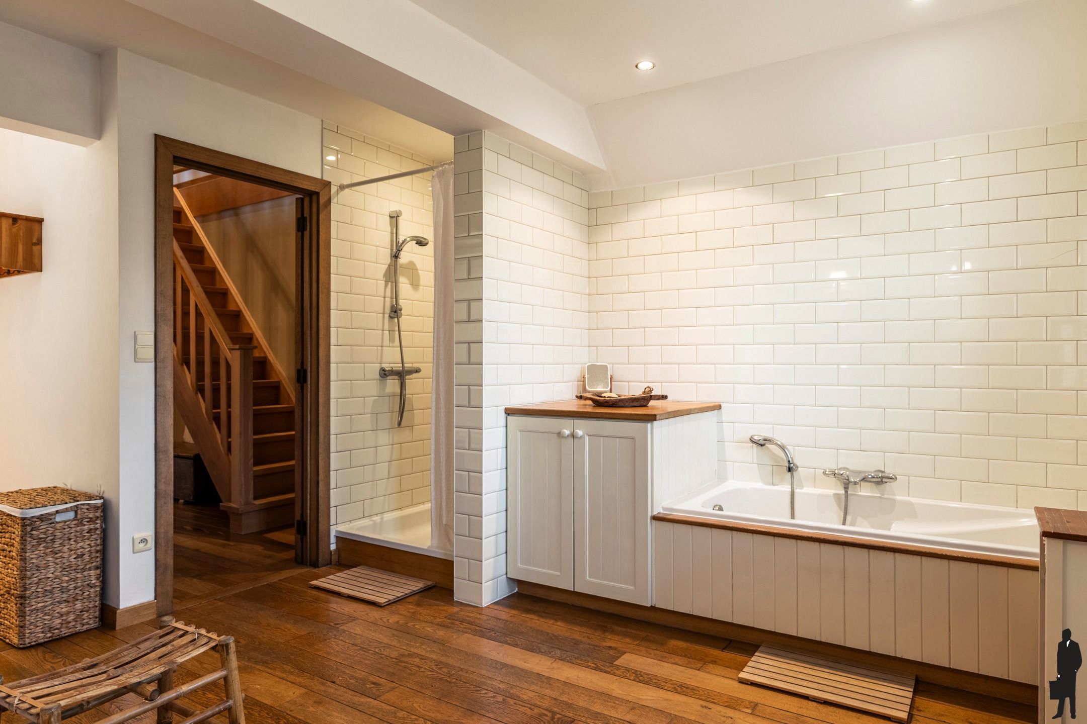 Villa met 4 tot 5 slaapkamers, weiland en paardenstallen (2) foto 21