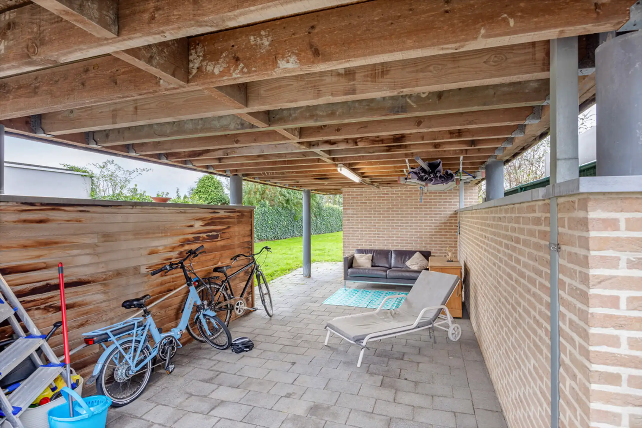 Charmante bemeubelde woning op toplocatie in Lanaken foto 25