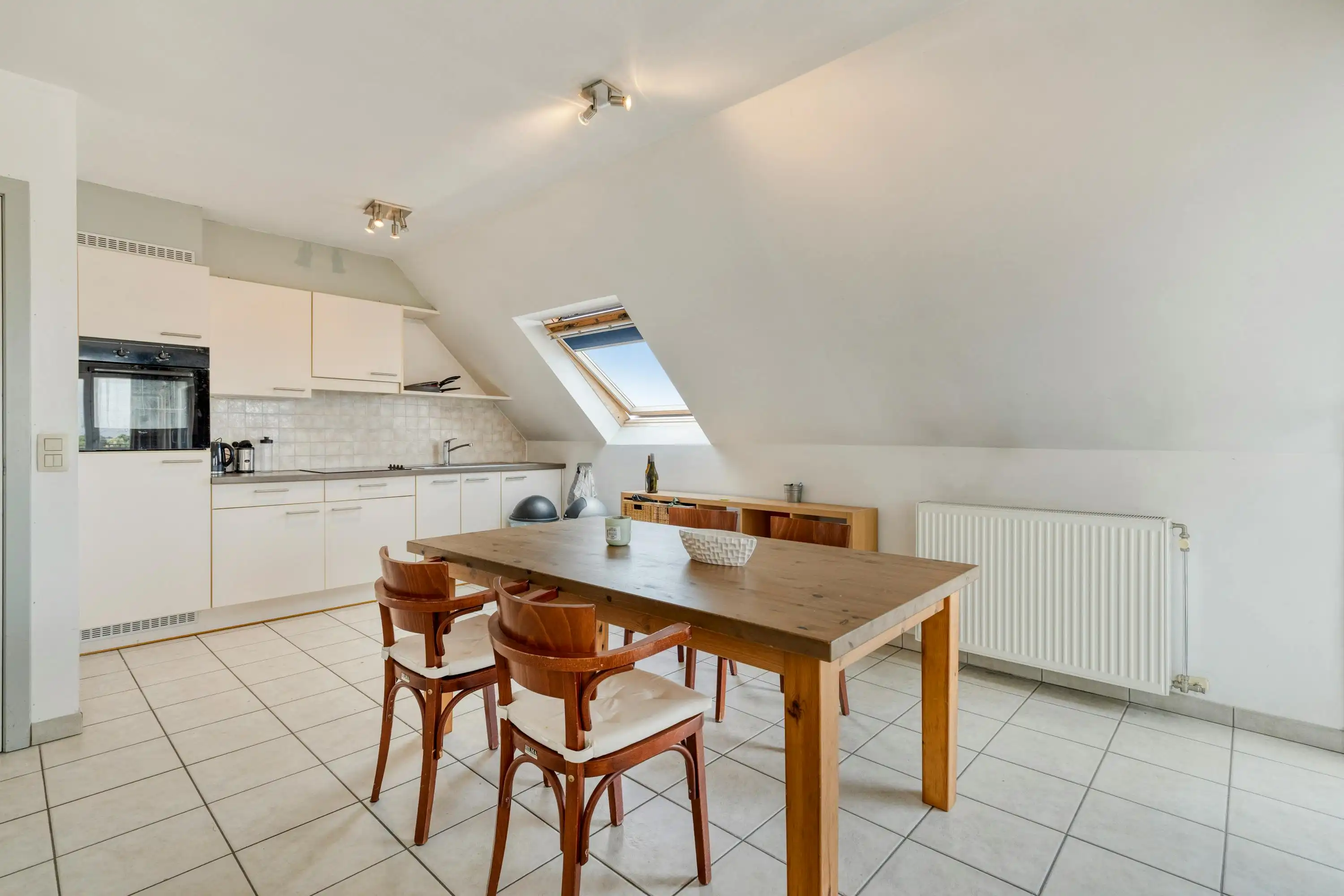 Instapklaar dakappartement met 2 slaapkamers in Roeselare foto 5