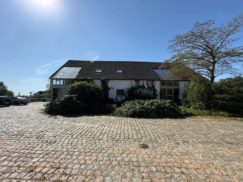 Toplocatie langs de E313: karaktervol kantoor- en opslagcomplex foto 4