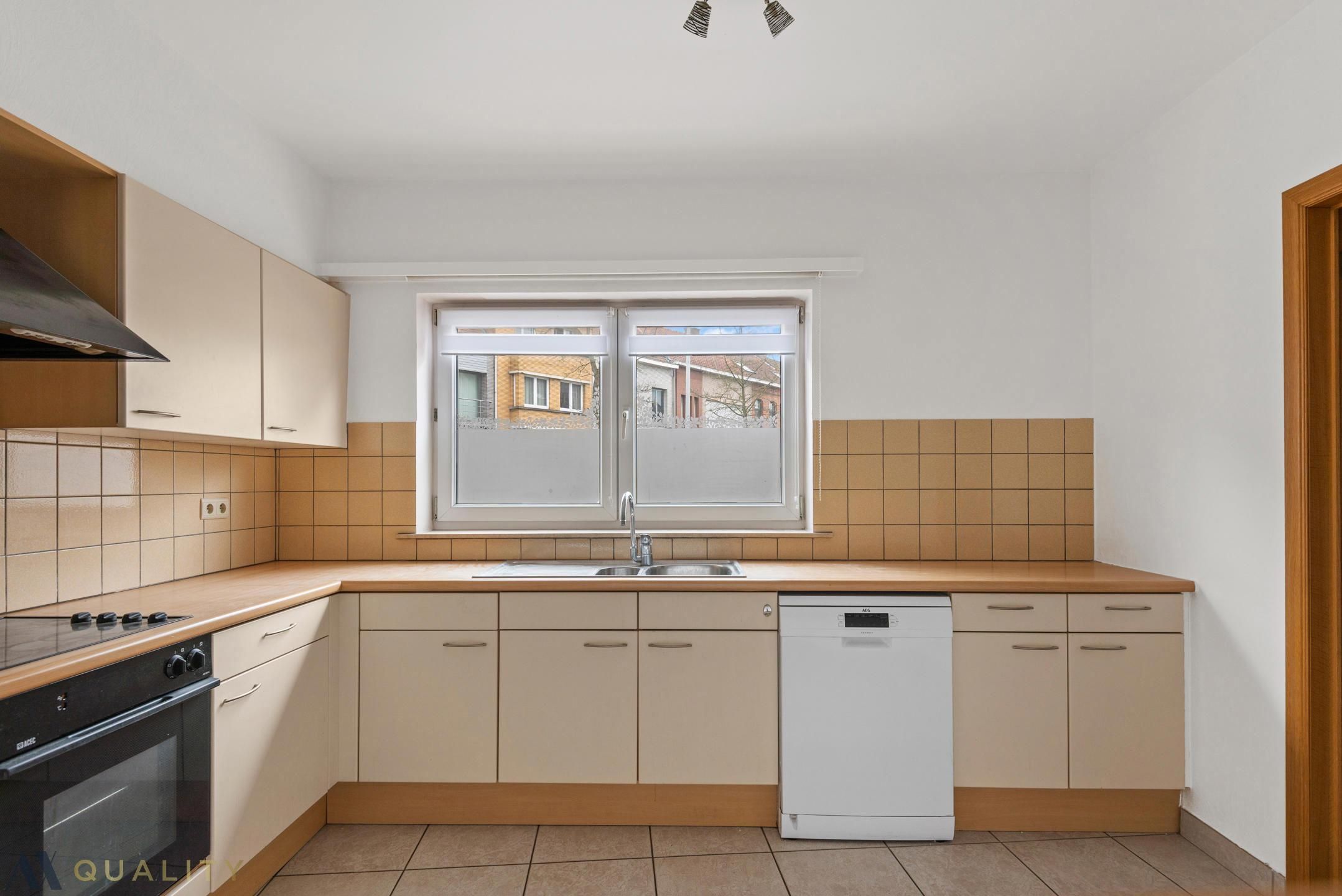 Nabij het station van D'monde gel., gelijkvl. 3 slpk-app. met 2 badk. en gar.  foto 12