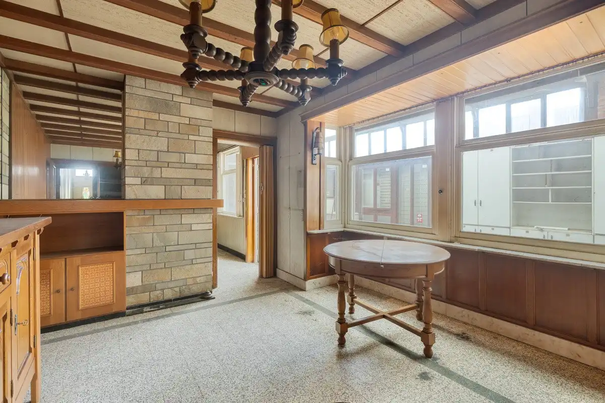 Te renoveren rijwoning met achterliggend groot magazijn! foto 5