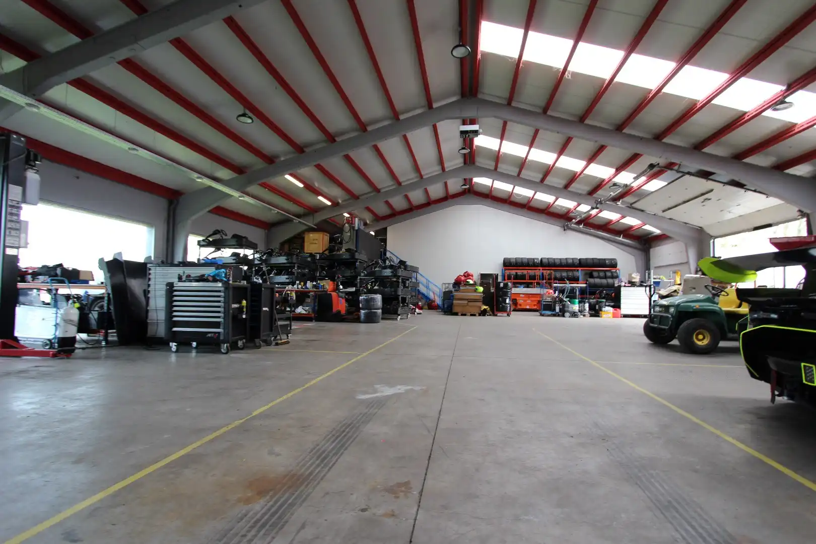 Ruime toonzaal, atelier langs de expressweg Knokke- Antwerpen te Eeklo foto 11