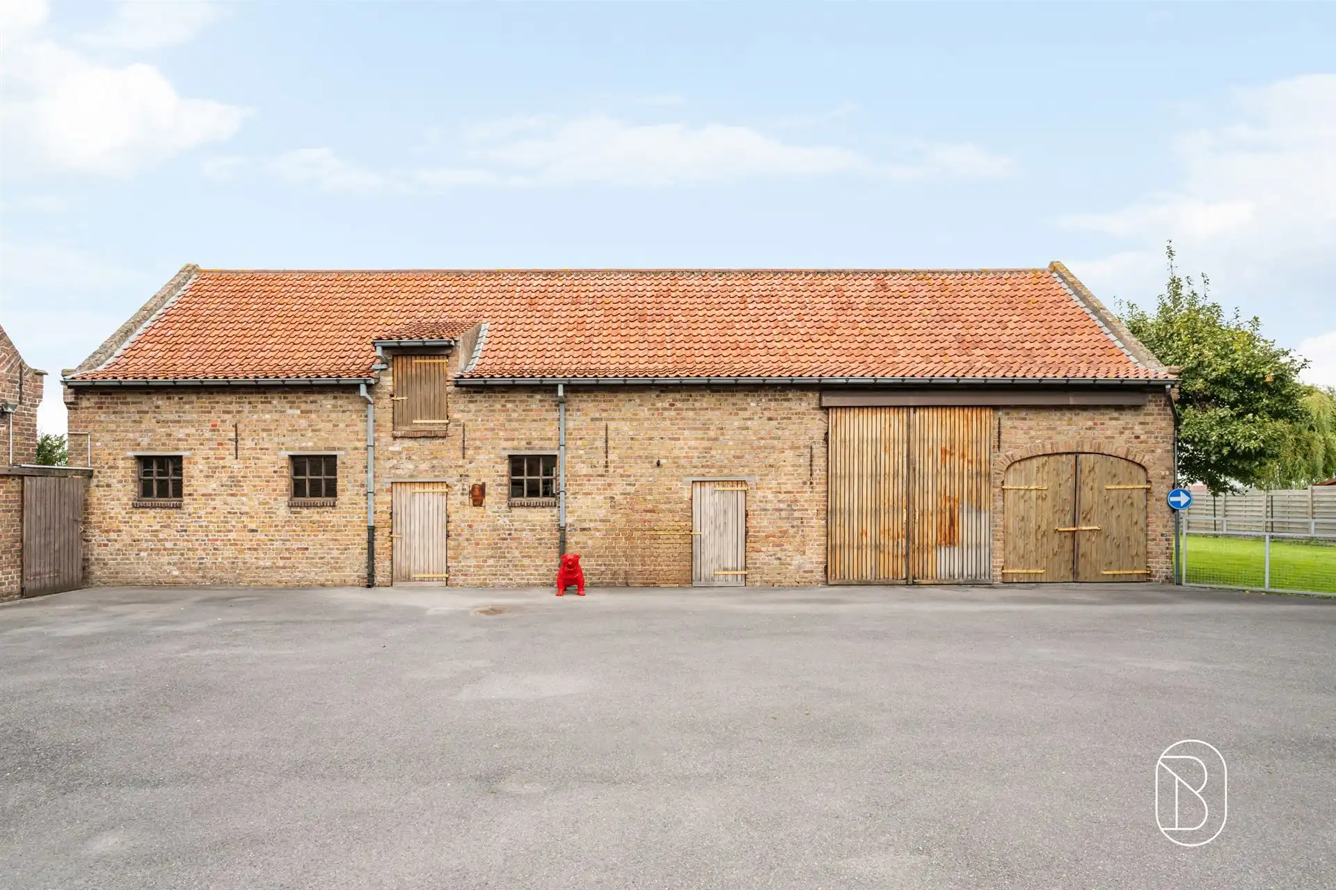 Karaktervolle hoeve met schuur en loods foto 9