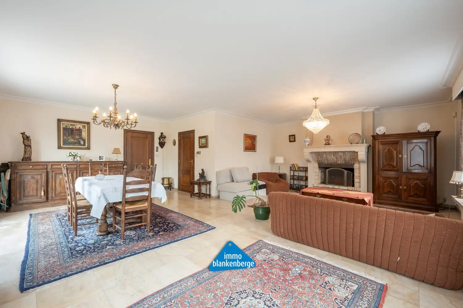 Exclusieve villa in een gegeerde residentiële wijk foto 3