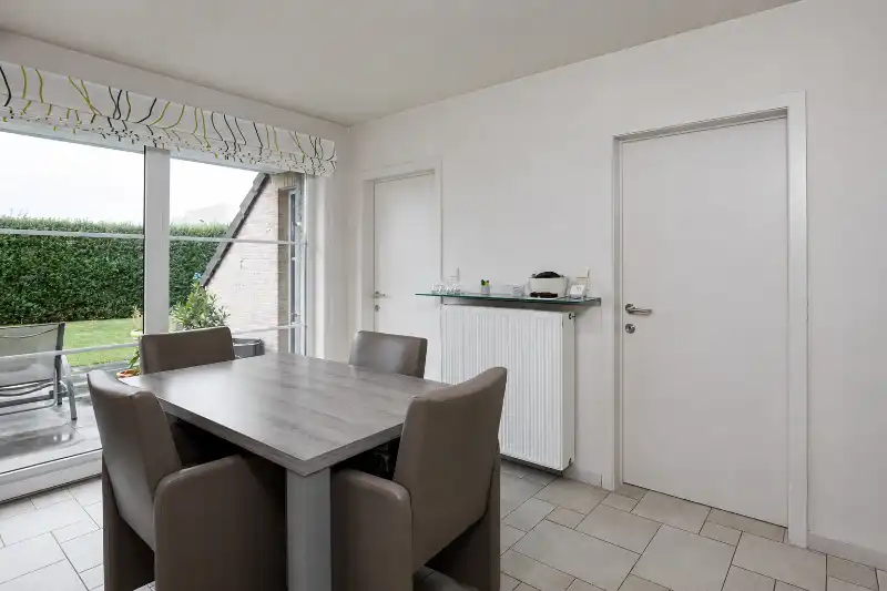 Roeselare –&nbsp; stijlvolle villa met zonnige tuin, 5 slaapkamers/bureel, dubbele garage en ruime carport. opp 564 m². foto 7