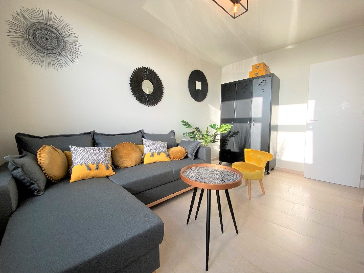 Gemeubeld gelijkvloers appartement op de Zeedijk foto 2