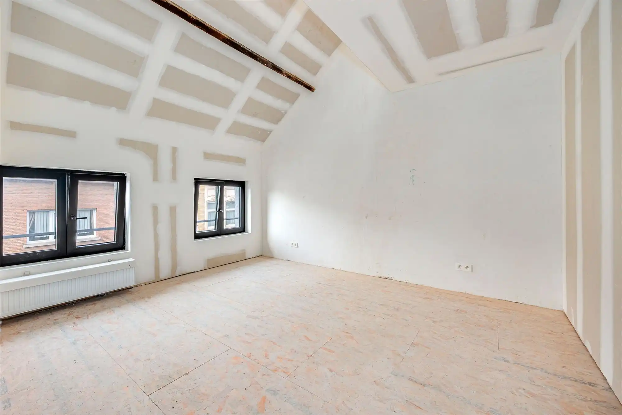 Volledig gerenoveerde stadswoning met praktijkruimte foto 16
