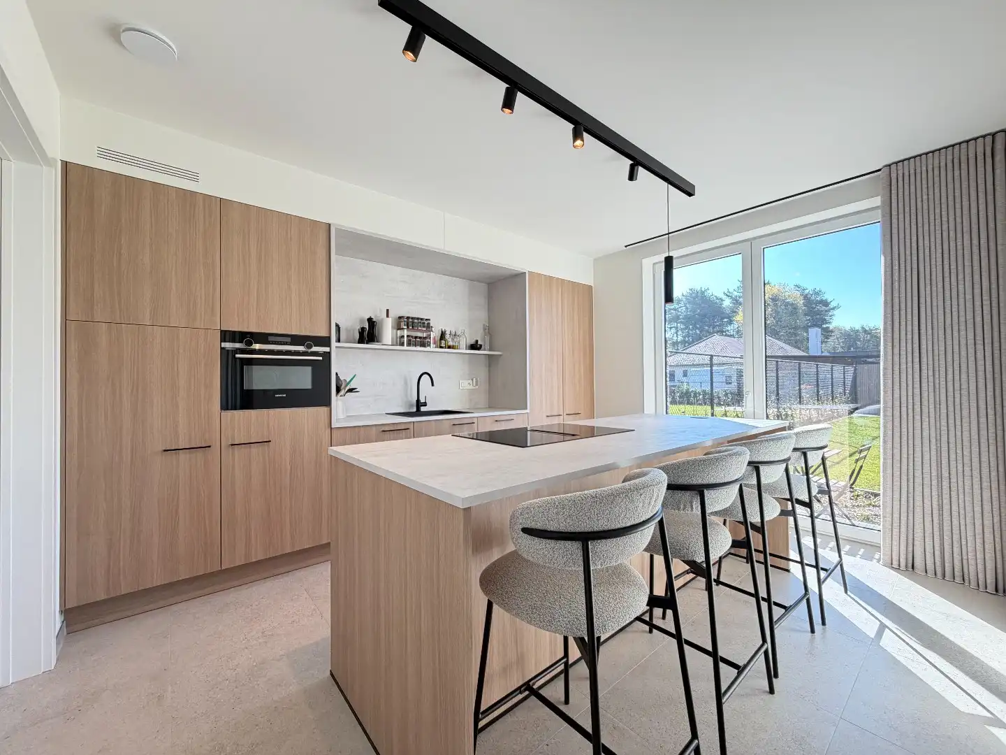 Volledig afgewerkte nieuwbouwwoning met 4 slaapkamers. foto 2