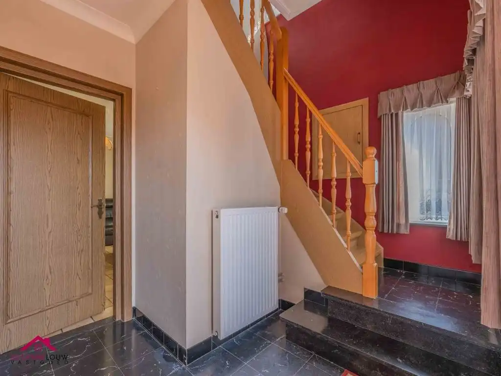 Te renoveren woning op ruim perceel foto 11